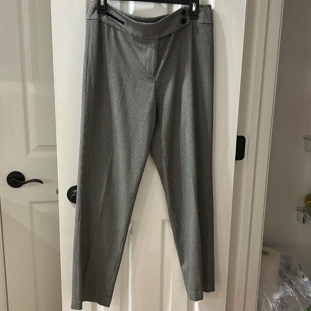 Loft  women’s dress pants, black-and-white grayish size 8 stretchy !